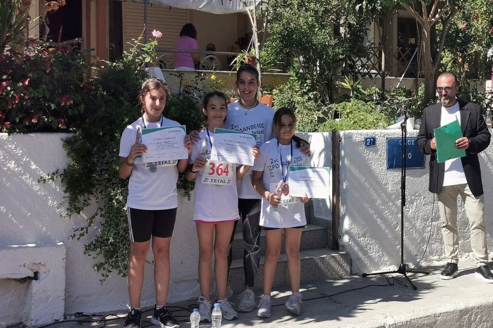 2ο Ροδάνθειο Δρόμο: Γονείς και παιδιά ένωσαν τις δυνάμεις τους σε μία γιορτή του δρομικού κινήματος runbeat.gr